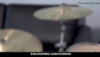 Wet Sinovia wants to spread her snatch and masturbate hard